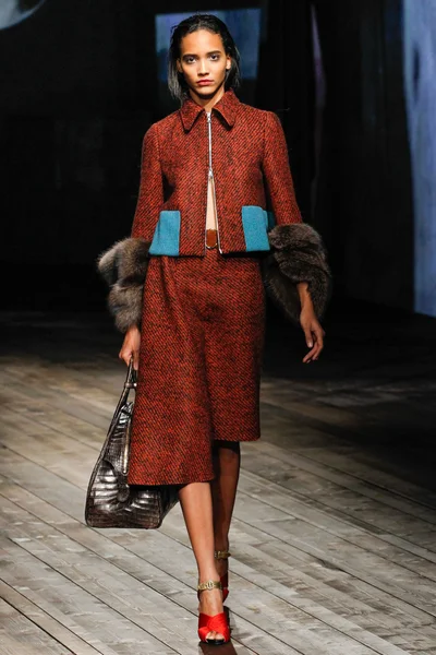 Look 14